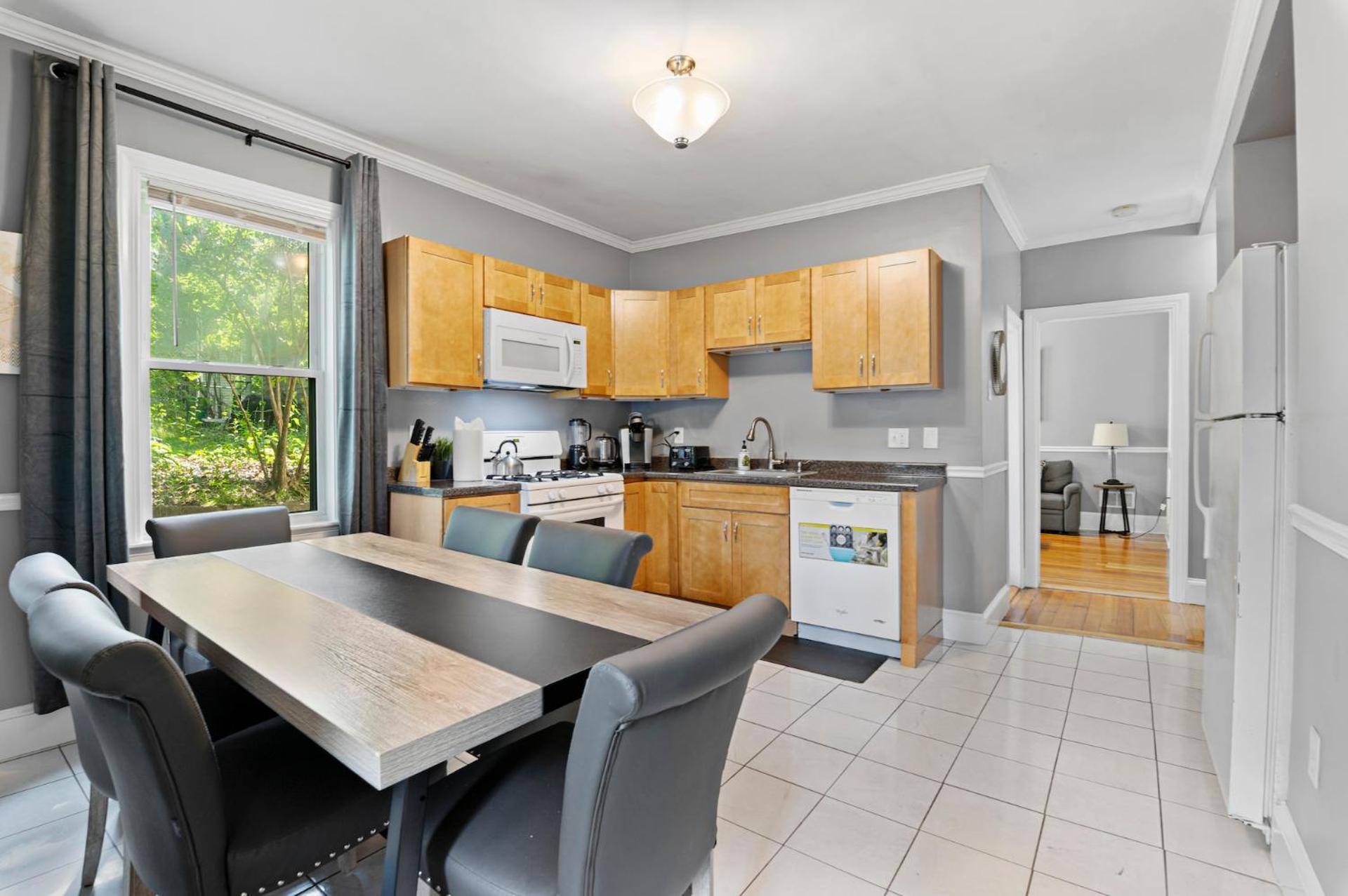 Spacious Apartments Near Ashmont - Evonify Stays Boston Eksteriør bilde