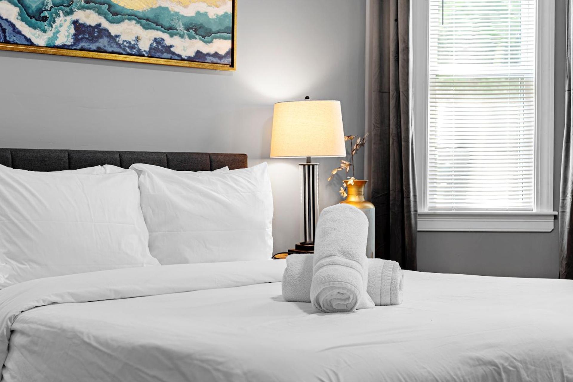 Spacious Apartments Near Ashmont - Evonify Stays Boston Eksteriør bilde