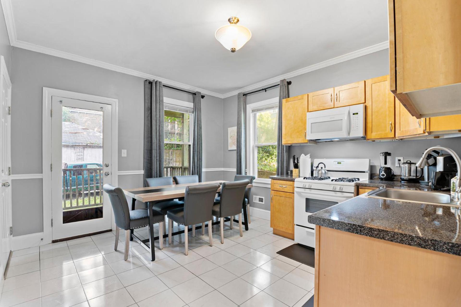 Spacious Apartments Near Ashmont - Evonify Stays Boston Eksteriør bilde