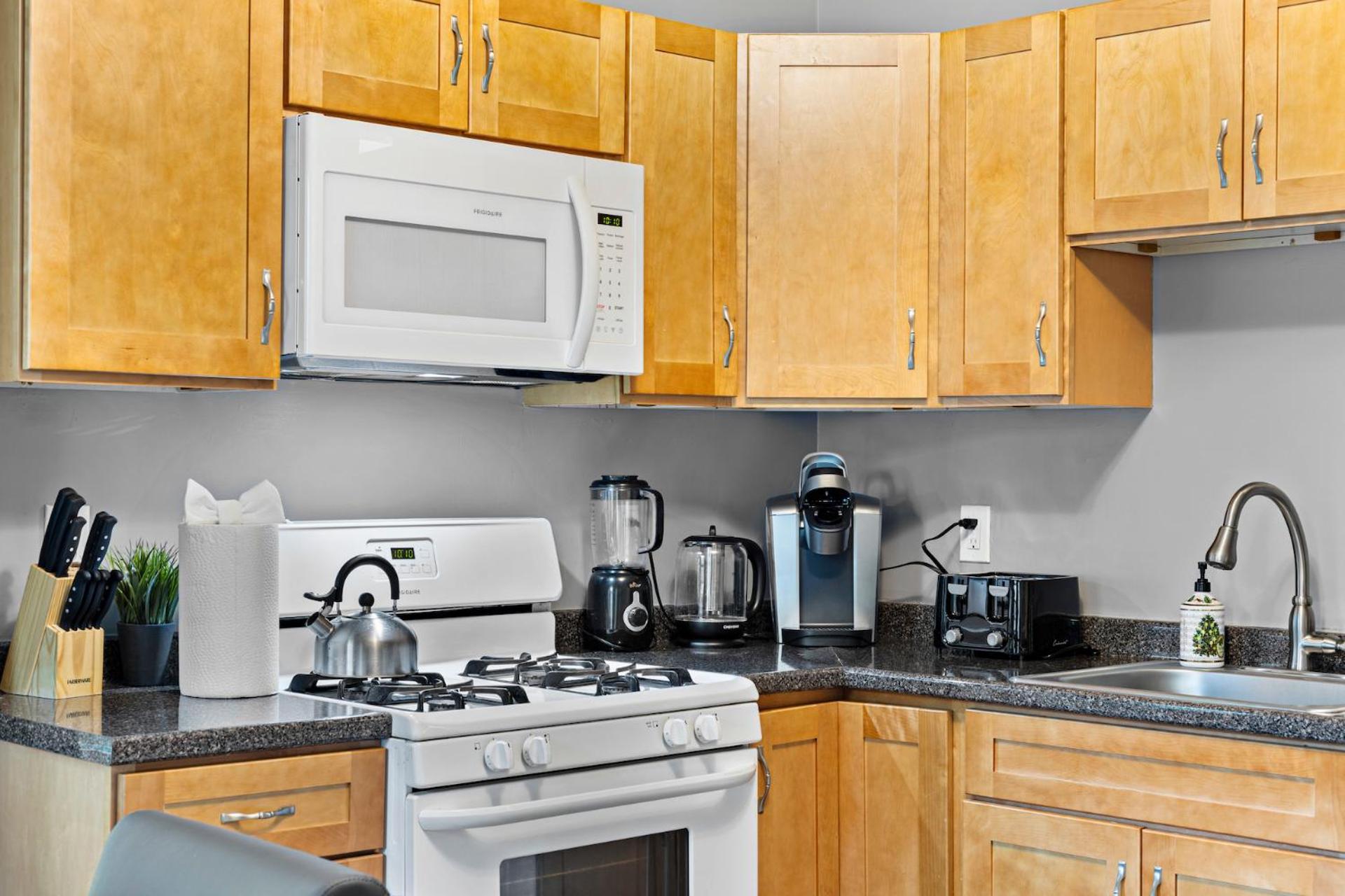 Spacious Apartments Near Ashmont - Evonify Stays Boston Eksteriør bilde